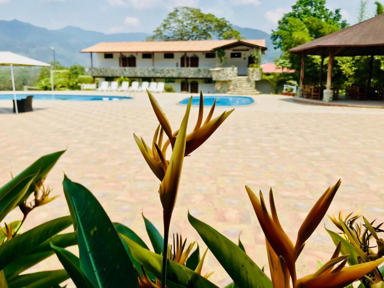 Hosteria Tierra Dorada Yantzaza Exterior photo