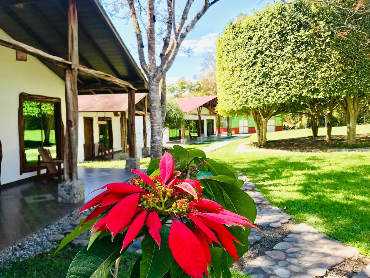 Hosteria Tierra Dorada Yantzaza Exterior photo